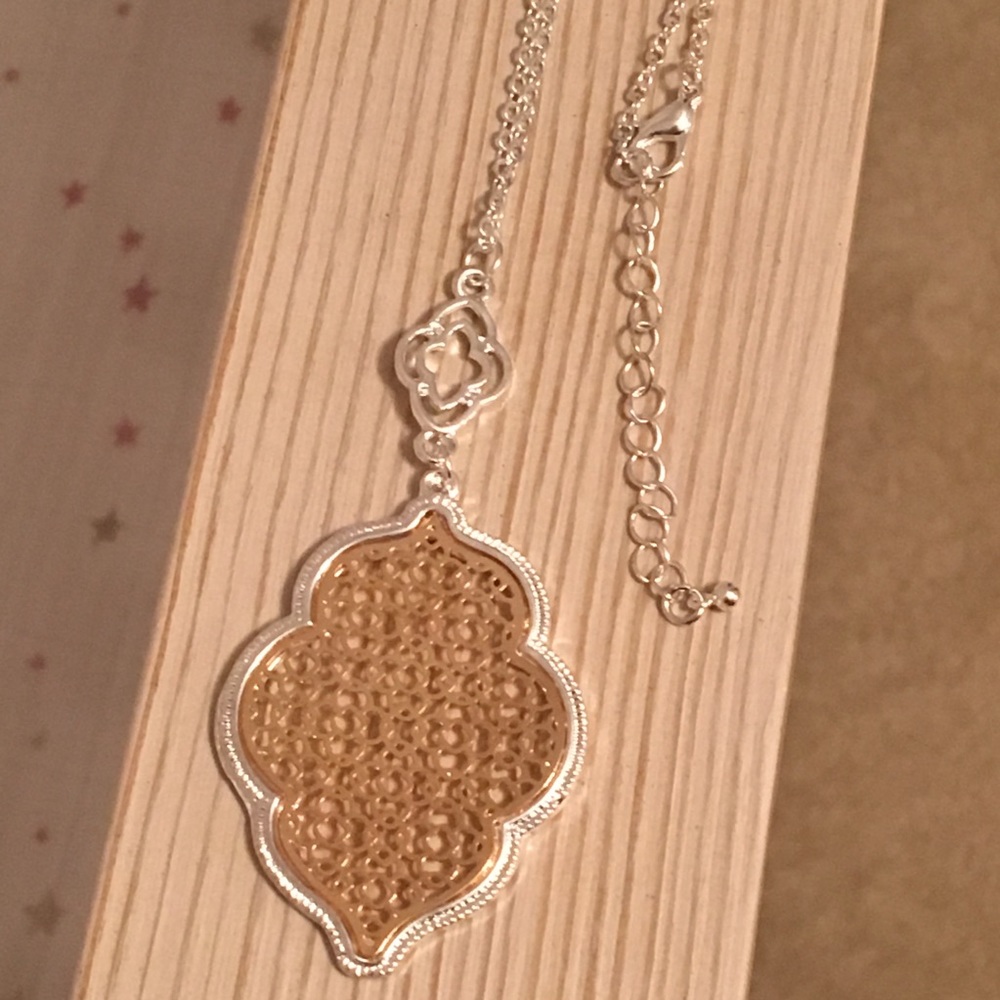 ⭐️SALE⭐️Long pendant necklace in silver and gold